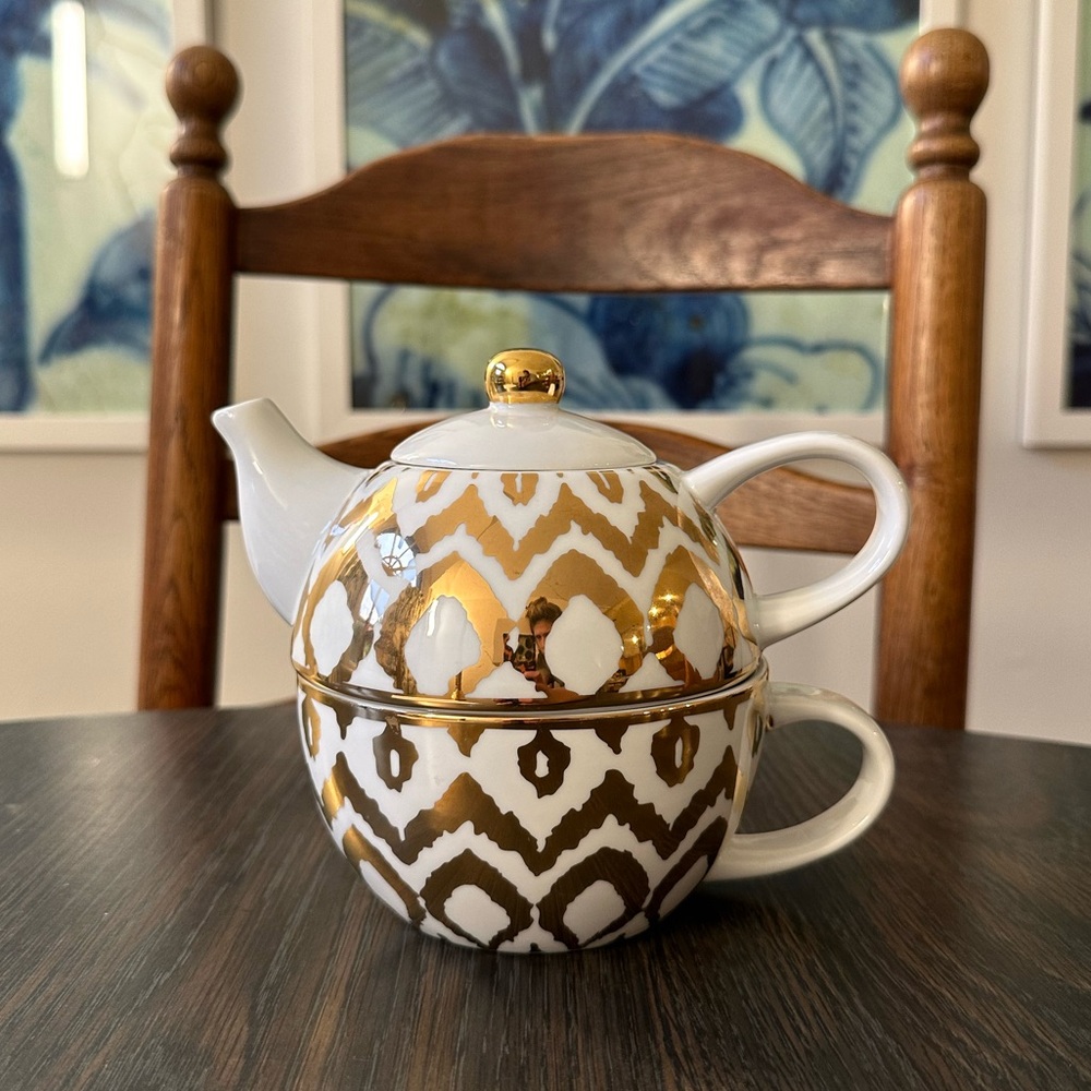 C. Wonder Stackable White & Gold Teapot Limited Edition